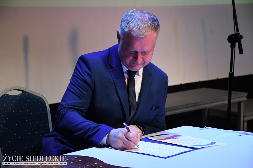 Siedlce: odsłonięto mural i popiersie w Szkole Podstawowej nr 6. Jubileusz 110-lecia „Szóstki”