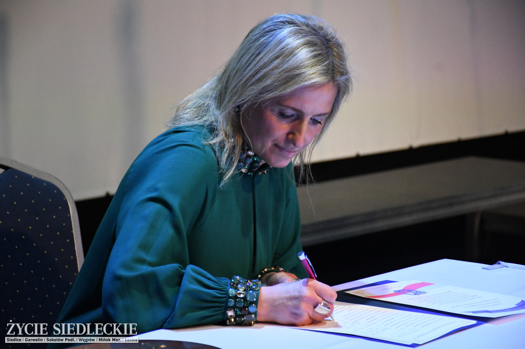 Siedlce: odsłonięto mural i popiersie w Szkole Podstawowej nr 6. Jubileusz 110-lecia „Szóstki”