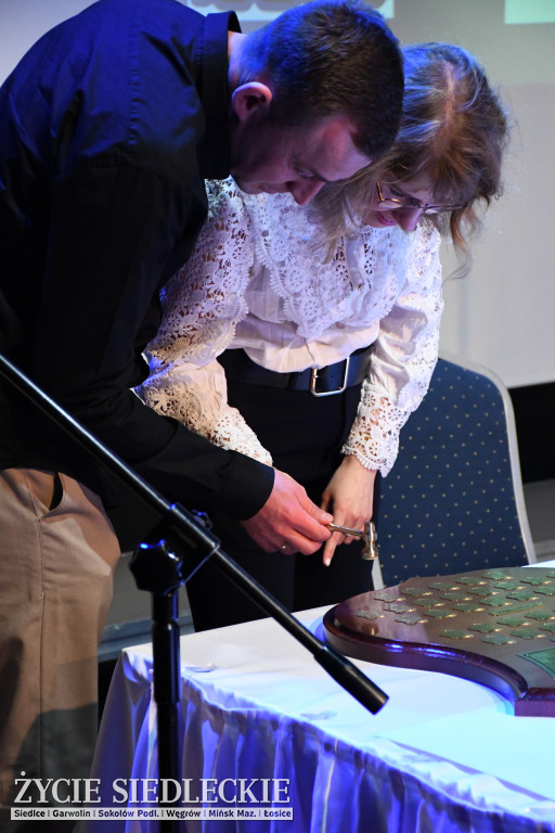 Siedlce: odsłonięto mural i popiersie w Szkole Podstawowej nr 6. Jubileusz 110-lecia „Szóstki”