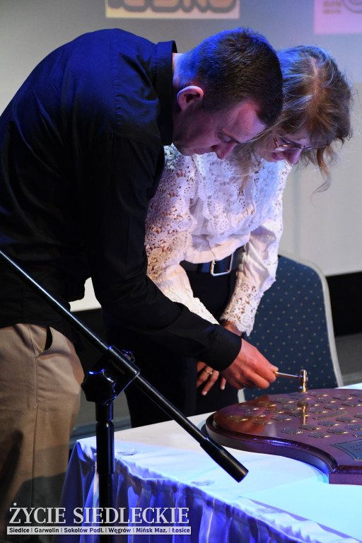 Siedlce: odsłonięto mural i popiersie w Szkole Podstawowej nr 6. Jubileusz 110-lecia „Szóstki”