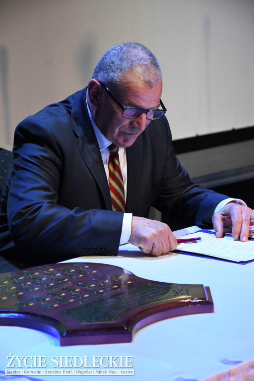 Siedlce: odsłonięto mural i popiersie w Szkole Podstawowej nr 6. Jubileusz 110-lecia „Szóstki”