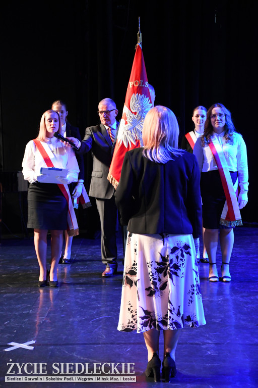 Siedlce: odsłonięto mural i popiersie w Szkole Podstawowej nr 6. Jubileusz 110-lecia „Szóstki”