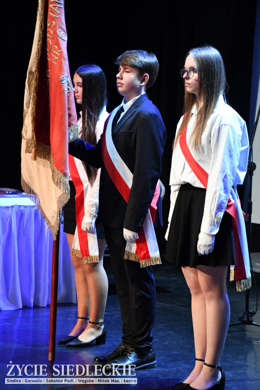 Siedlce: odsłonięto mural i popiersie w Szkole Podstawowej nr 6. Jubileusz 110-lecia „Szóstki”