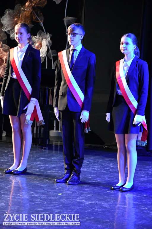 Siedlce: odsłonięto mural i popiersie w Szkole Podstawowej nr 6. Jubileusz 110-lecia „Szóstki”