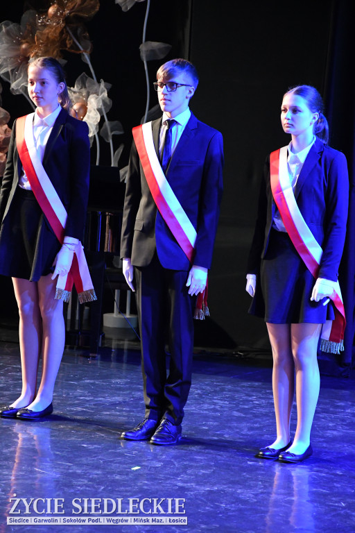 Siedlce: odsłonięto mural i popiersie w Szkole Podstawowej nr 6. Jubileusz 110-lecia „Szóstki”