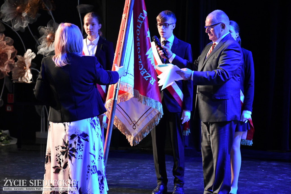 Siedlce: odsłonięto mural i popiersie w Szkole Podstawowej nr 6. Jubileusz 110-lecia „Szóstki”