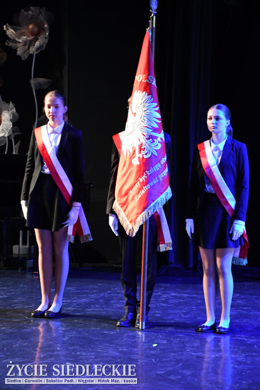 Siedlce: odsłonięto mural i popiersie w Szkole Podstawowej nr 6. Jubileusz 110-lecia „Szóstki”