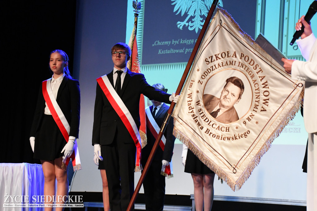 Siedlce: odsłonięto mural i popiersie w Szkole Podstawowej nr 6. Jubileusz 110-lecia „Szóstki”