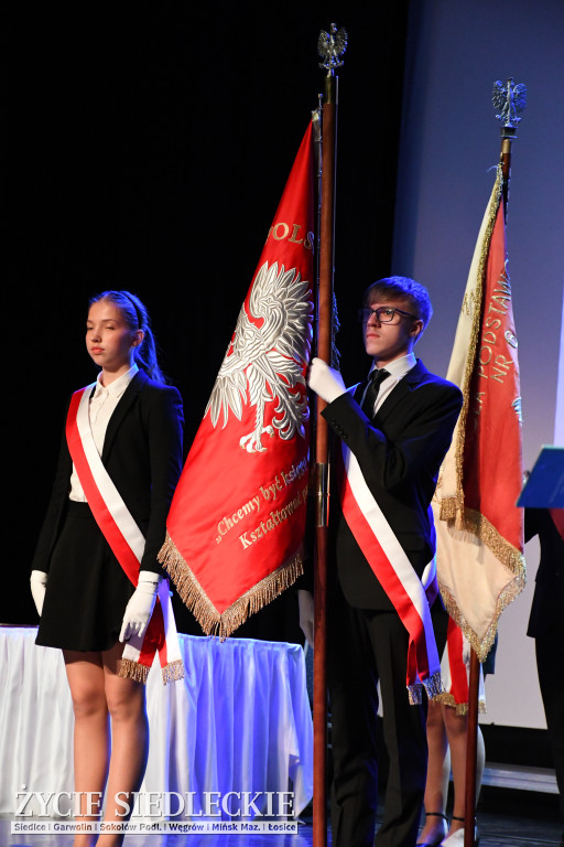 Siedlce: odsłonięto mural i popiersie w Szkole Podstawowej nr 6. Jubileusz 110-lecia „Szóstki”