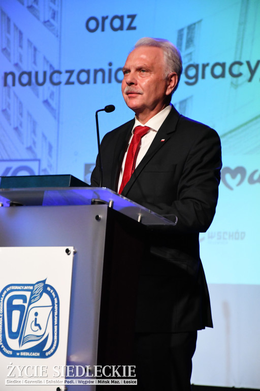 Siedlce: odsłonięto mural i popiersie w Szkole Podstawowej nr 6. Jubileusz 110-lecia „Szóstki”