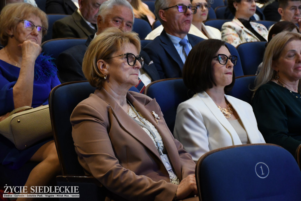 Siedlce: odsłonięto mural i popiersie w Szkole Podstawowej nr 6. Jubileusz 110-lecia „Szóstki”