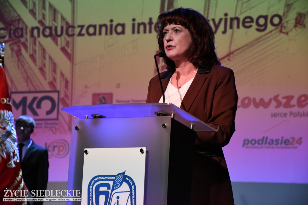 Siedlce: odsłonięto mural i popiersie w Szkole Podstawowej nr 6. Jubileusz 110-lecia „Szóstki”