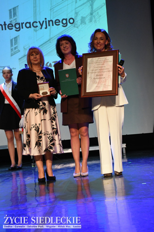 Siedlce: odsłonięto mural i popiersie w Szkole Podstawowej nr 6. Jubileusz 110-lecia „Szóstki”