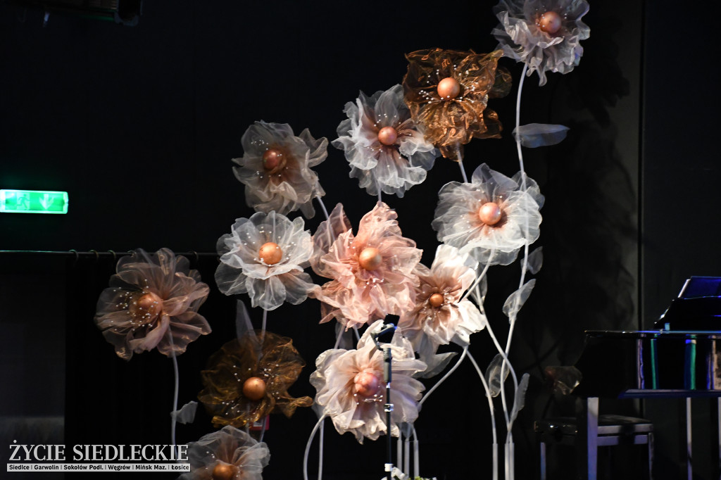 Siedlce: odsłonięto mural i popiersie w Szkole Podstawowej nr 6. Jubileusz 110-lecia „Szóstki”