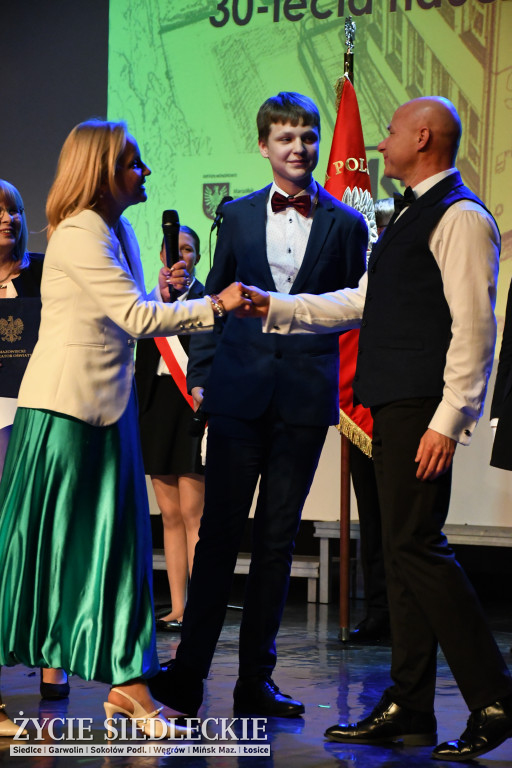 Siedlce: odsłonięto mural i popiersie w Szkole Podstawowej nr 6. Jubileusz 110-lecia „Szóstki”