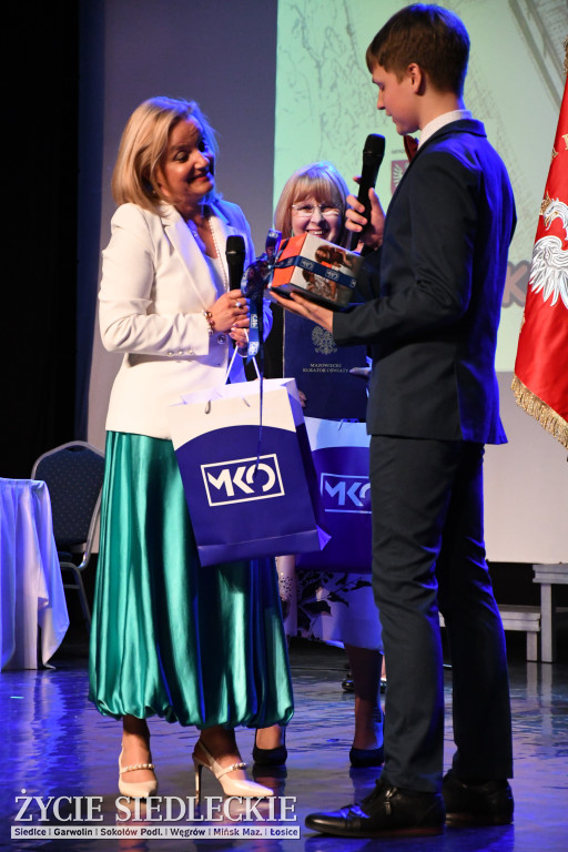 Siedlce: odsłonięto mural i popiersie w Szkole Podstawowej nr 6. Jubileusz 110-lecia „Szóstki”