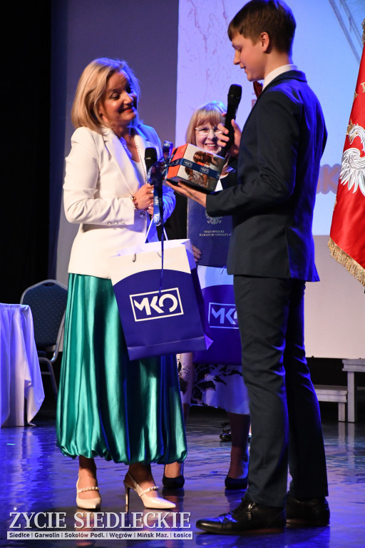 Siedlce: odsłonięto mural i popiersie w Szkole Podstawowej nr 6. Jubileusz 110-lecia „Szóstki”