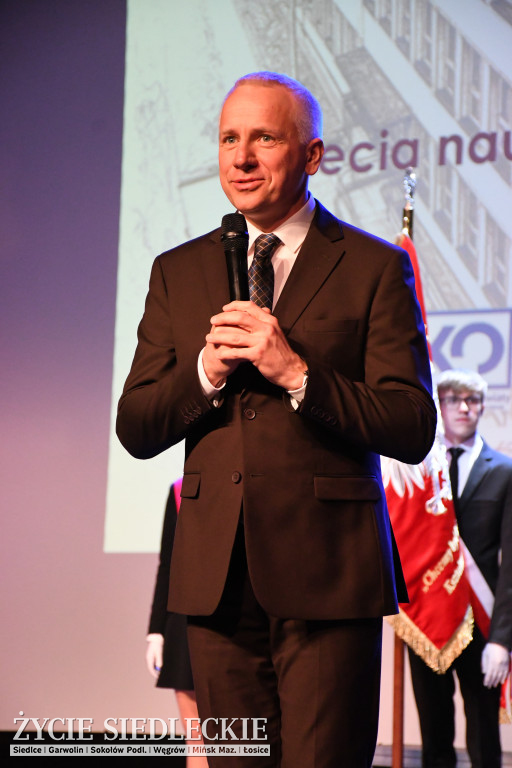 Siedlce: odsłonięto mural i popiersie w Szkole Podstawowej nr 6. Jubileusz 110-lecia „Szóstki”