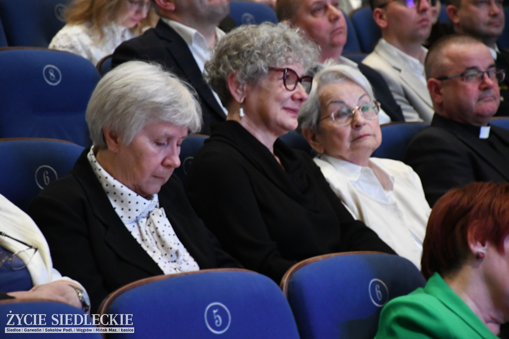 Siedlce: odsłonięto mural i popiersie w Szkole Podstawowej nr 6. Jubileusz 110-lecia „Szóstki”