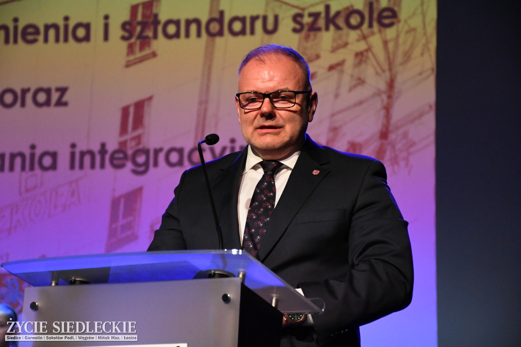 Siedlce: odsłonięto mural i popiersie w Szkole Podstawowej nr 6. Jubileusz 110-lecia „Szóstki”