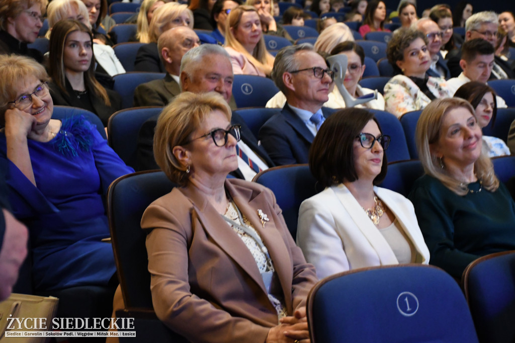 Siedlce: odsłonięto mural i popiersie w Szkole Podstawowej nr 6. Jubileusz 110-lecia „Szóstki”