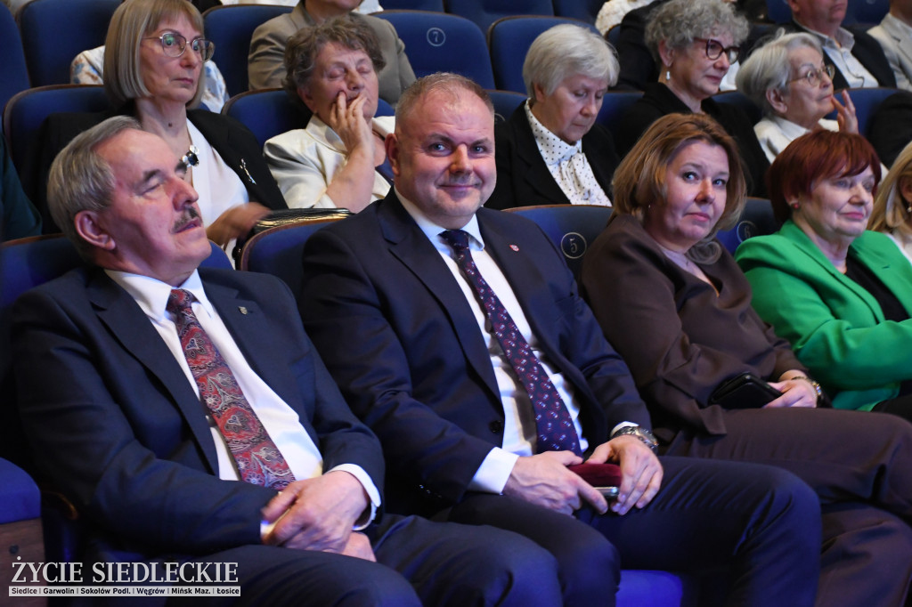 Siedlce: odsłonięto mural i popiersie w Szkole Podstawowej nr 6. Jubileusz 110-lecia „Szóstki”