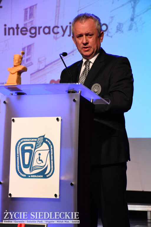 Siedlce: odsłonięto mural i popiersie w Szkole Podstawowej nr 6. Jubileusz 110-lecia „Szóstki”