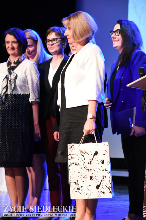 Siedlce: odsłonięto mural i popiersie w Szkole Podstawowej nr 6. Jubileusz 110-lecia „Szóstki”