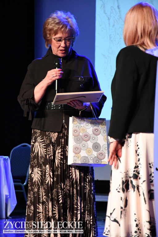 Siedlce: odsłonięto mural i popiersie w Szkole Podstawowej nr 6. Jubileusz 110-lecia „Szóstki”