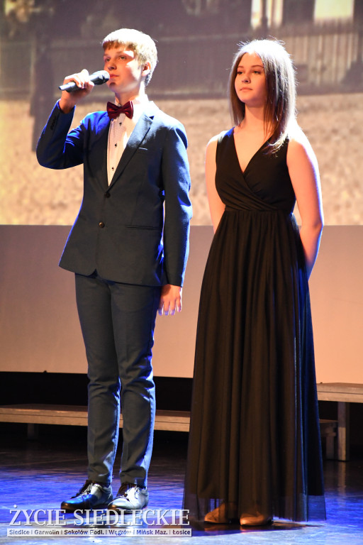 Siedlce: odsłonięto mural i popiersie w Szkole Podstawowej nr 6. Jubileusz 110-lecia „Szóstki”