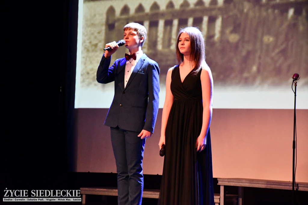 Siedlce: odsłonięto mural i popiersie w Szkole Podstawowej nr 6. Jubileusz 110-lecia „Szóstki”
