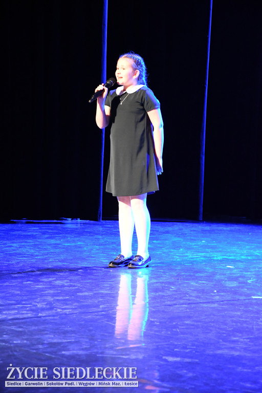 Siedlce: odsłonięto mural i popiersie w Szkole Podstawowej nr 6. Jubileusz 110-lecia „Szóstki”