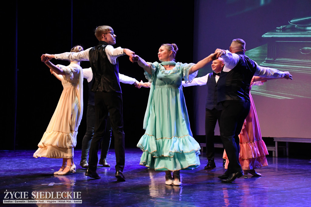 Siedlce: odsłonięto mural i popiersie w Szkole Podstawowej nr 6. Jubileusz 110-lecia „Szóstki”