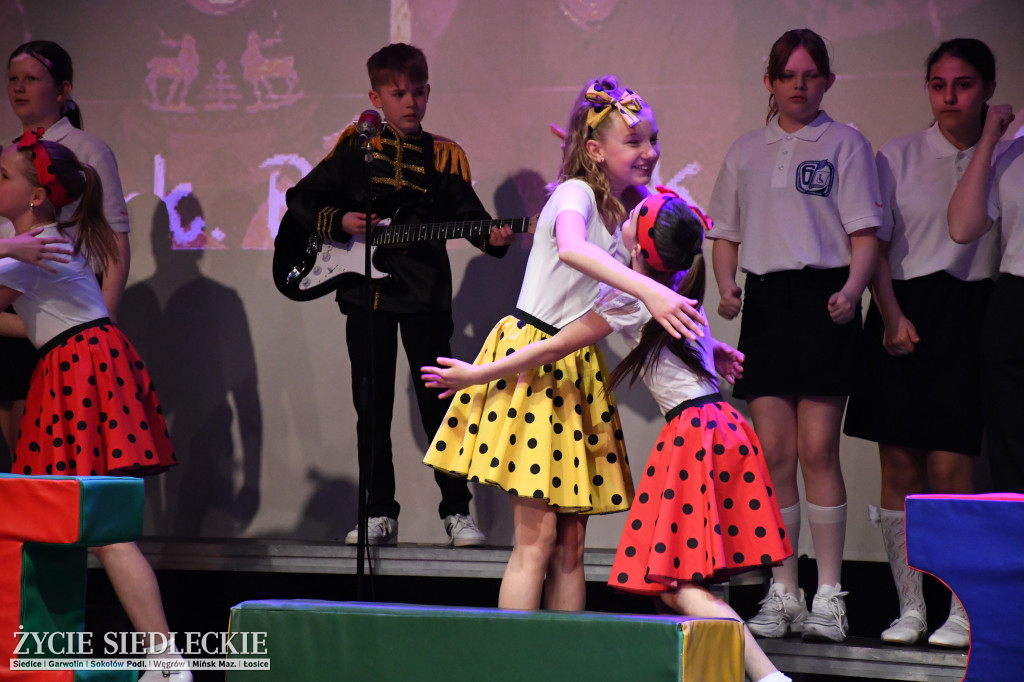 Siedlce: odsłonięto mural i popiersie w Szkole Podstawowej nr 6. Jubileusz 110-lecia „Szóstki”