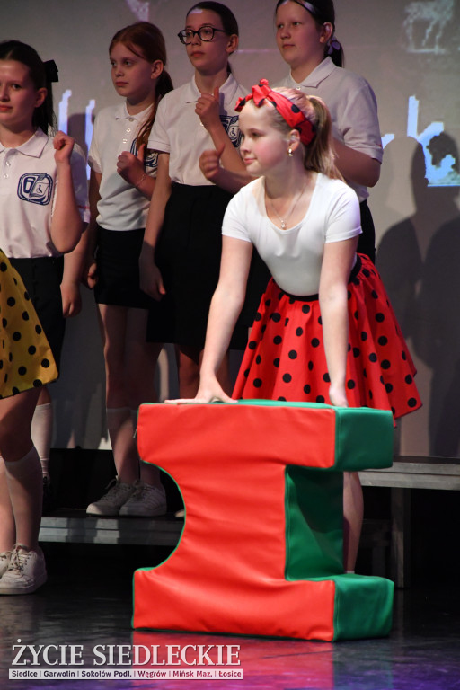 Siedlce: odsłonięto mural i popiersie w Szkole Podstawowej nr 6. Jubileusz 110-lecia „Szóstki”