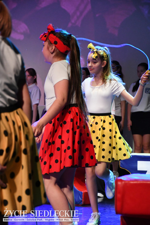 Siedlce: odsłonięto mural i popiersie w Szkole Podstawowej nr 6. Jubileusz 110-lecia „Szóstki”