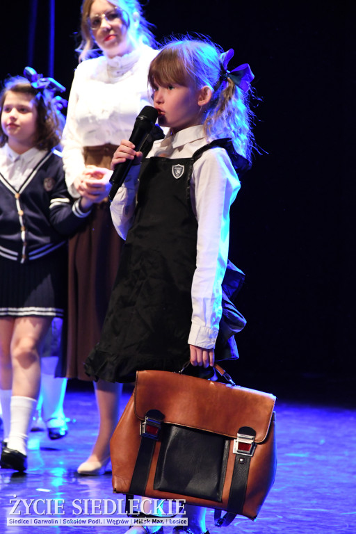 Siedlce: odsłonięto mural i popiersie w Szkole Podstawowej nr 6. Jubileusz 110-lecia „Szóstki”