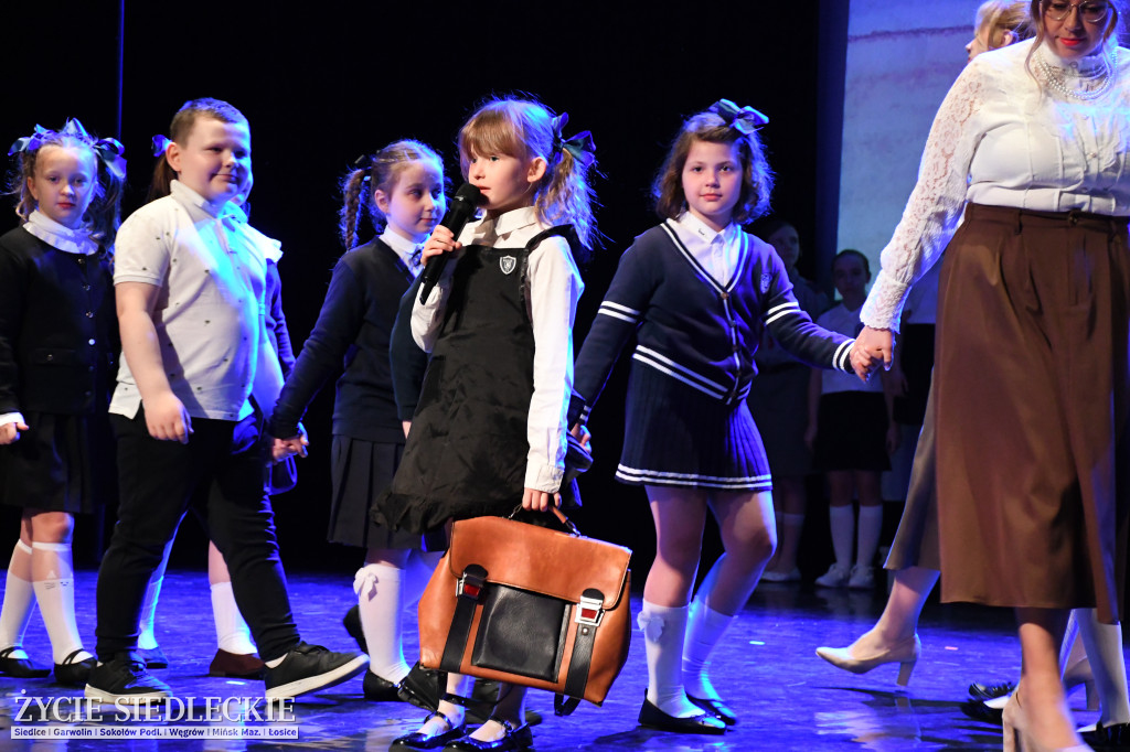 Siedlce: odsłonięto mural i popiersie w Szkole Podstawowej nr 6. Jubileusz 110-lecia „Szóstki”