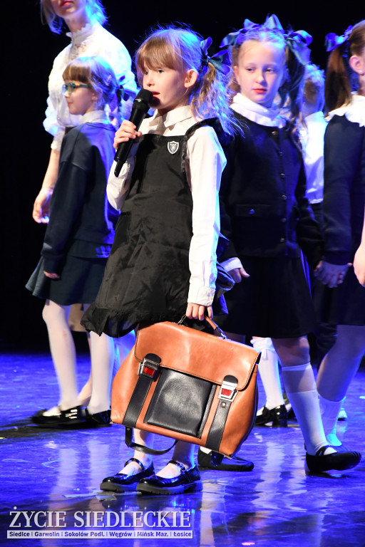 Siedlce: odsłonięto mural i popiersie w Szkole Podstawowej nr 6. Jubileusz 110-lecia „Szóstki”