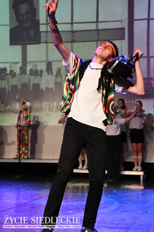 Siedlce: odsłonięto mural i popiersie w Szkole Podstawowej nr 6. Jubileusz 110-lecia „Szóstki”