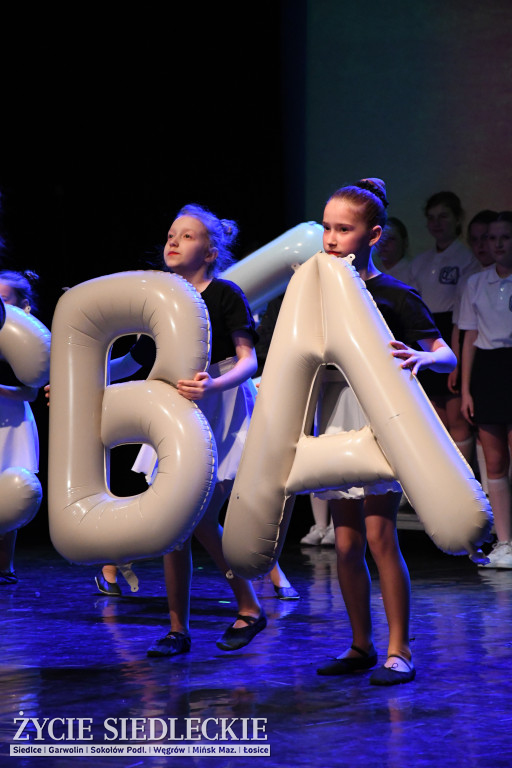 Siedlce: odsłonięto mural i popiersie w Szkole Podstawowej nr 6. Jubileusz 110-lecia „Szóstki”