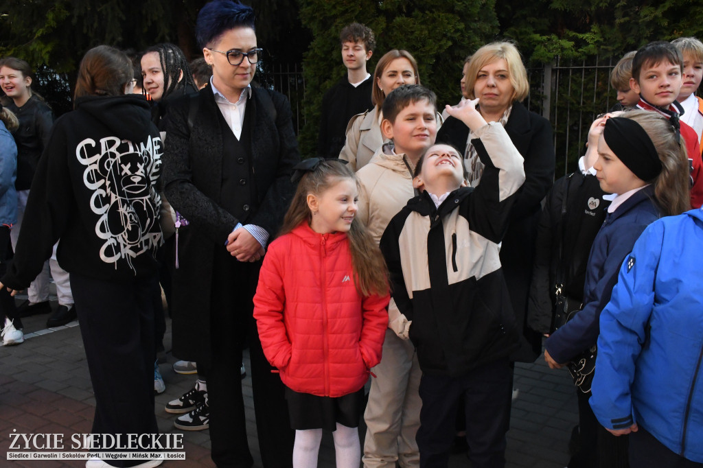 Siedlce: odsłonięto mural i popiersie w Szkole Podstawowej nr 6. Jubileusz 110-lecia „Szóstki”