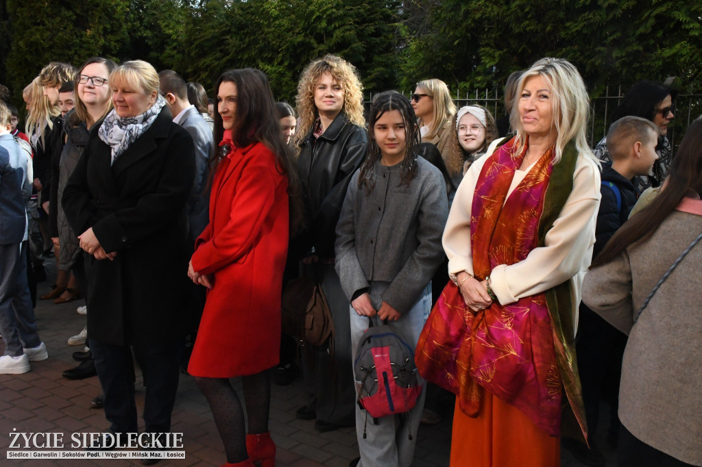 Siedlce: odsłonięto mural i popiersie w Szkole Podstawowej nr 6. Jubileusz 110-lecia „Szóstki”