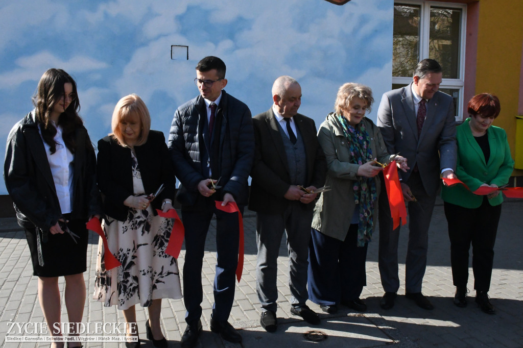 Siedlce: odsłonięto mural i popiersie w Szkole Podstawowej nr 6. Jubileusz 110-lecia „Szóstki”