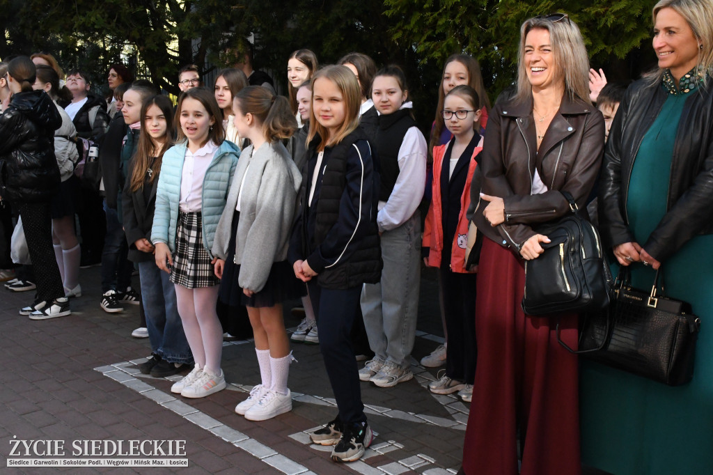 Siedlce: odsłonięto mural i popiersie w Szkole Podstawowej nr 6. Jubileusz 110-lecia „Szóstki”