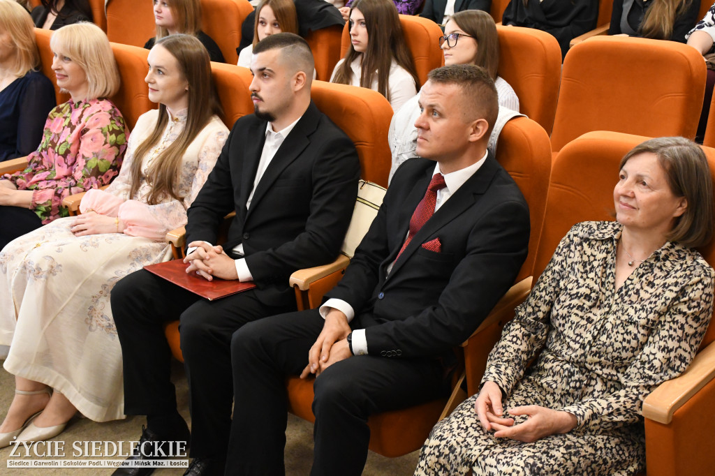 IV LO żegna maturzystów. Uroczysta gala w Siedlcach