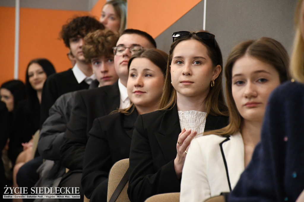 IV LO żegna maturzystów. Uroczysta gala w Siedlcach