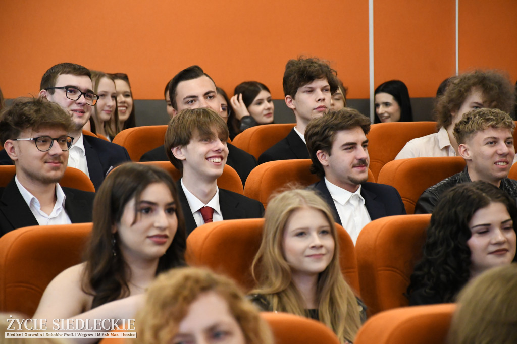IV LO żegna maturzystów. Uroczysta gala w Siedlcach