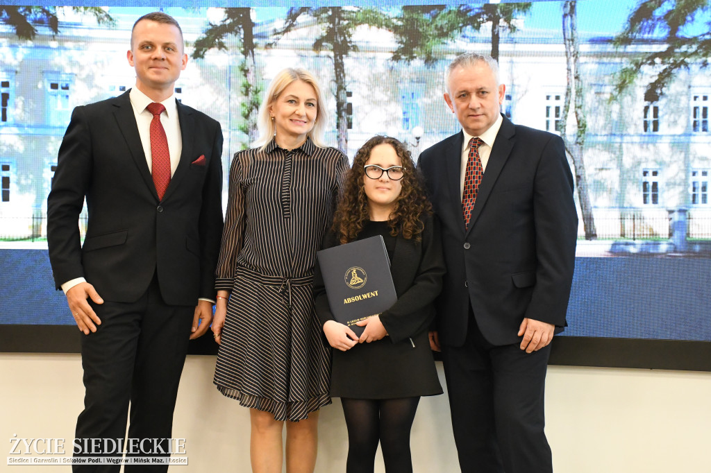 IV LO żegna maturzystów. Uroczysta gala w Siedlcach