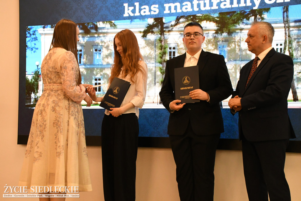 IV LO żegna maturzystów. Uroczysta gala w Siedlcach